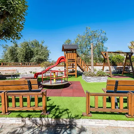 מלון Gaia Garden